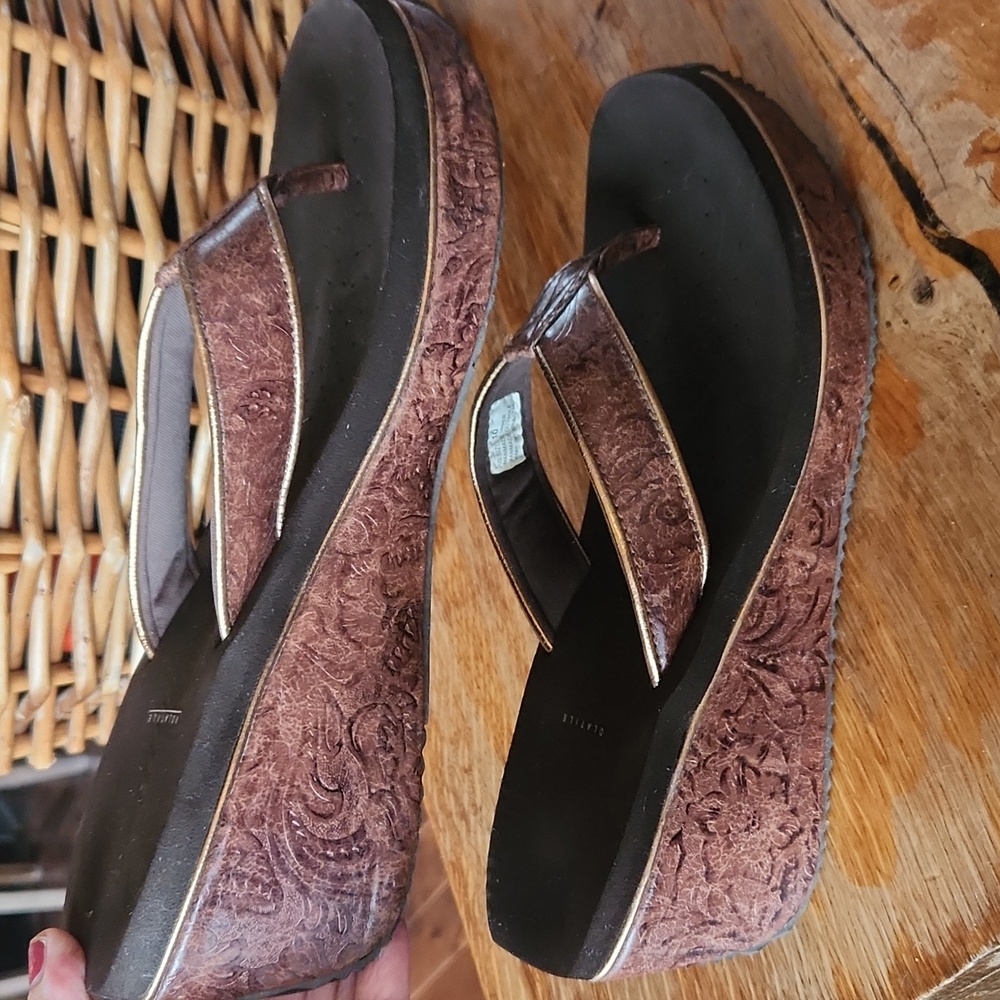 Volatile‎ Tooled Frappachino  Platform Heel Thong Sandal Brown sz 10 Chunky - Picture 5 of 13